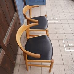 PPモブラー社のHans.J.Wegner(ハンス.J.ウェグナー)デザイン、PP58アームチェア2脚セットです。ウェグナーが座り心地を追及した椅子「PP58」ラスト ダイニングチェア。名作北欧家具CE114