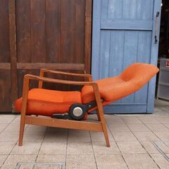 アメリカヴィンテージ家具のリクライニングソファです。クラシカルで