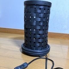 黒い竹製のルームライト　