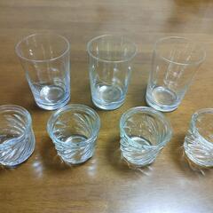 グラス3個，ガラスミニカップ 4個 差し上げます。