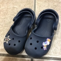 サンダルcrocs デイジーダック　C9(16.5cm)