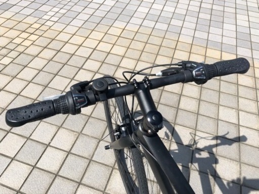 【受付終了】自転車　漆黒のクロスバイク　27インチ