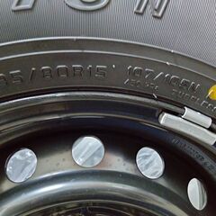 新車ハイエースから取外した純正タイヤとホイールです