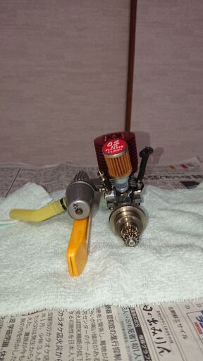 中古ながら、マフラー付きのラジコンエンジン良品