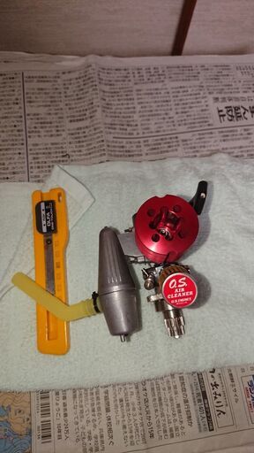 中古ながら、マフラー付きのラジコンエンジン良品