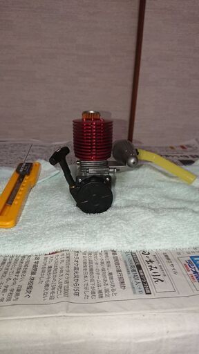 中古ながら、マフラー付きのラジコンエンジン良品