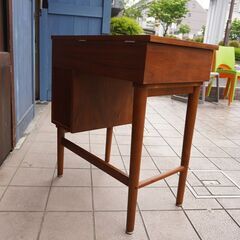 北欧家具　『emo（エモ）』のドレッサー レトロなデザインのemo.(エモ)シリーズのドレッサー&スツール