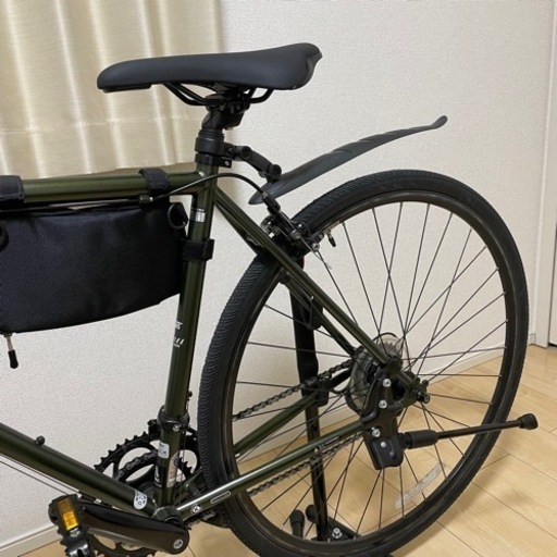 クロスバイクREUNION +充電式ライト+車輪置き+空気入れセット