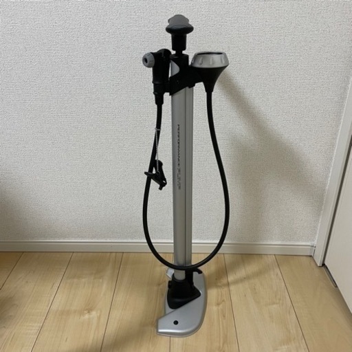 クロスバイクREUNION +充電式ライト+車輪置き+空気入れセット