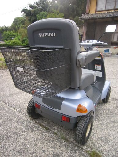 お取引き中】電動セニアカー（スズキ）前輪、バッテリー新品です。