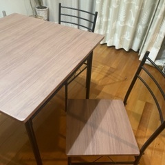 テーブル椅子二脚セット