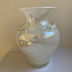 レトロな花瓶　オーロラホワイト　