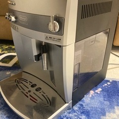 デロンギ　全自動コーヒーマシン エントリーモデル マグニフィカ ESAM03110S シルバー - 家電