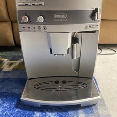 デロンギ　全自動コーヒーマシン エントリーモデル マグニフィカ ESAM03110S シルバー - 大阪市