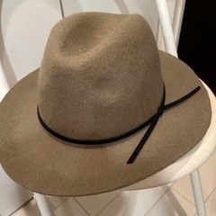 アーバンリサーチで購入した帽子(羽付きはアーバンリサーチではありません) - 渋谷区
