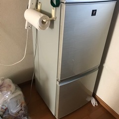 シャープ製　冷蔵庫　137L
