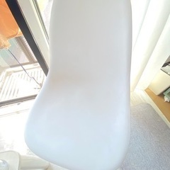白い椅子(決まりました)