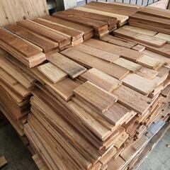 木の板、多数