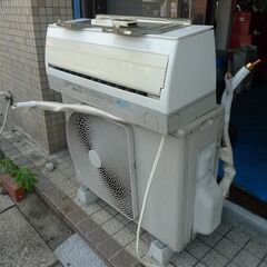 200V　東芝ルームエアコン　　店舗移転の為取外しました。 200V 東芝ルームエアコン 店舗移転の為取外しました。