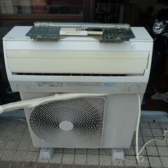 200V 東芝ルームエアコン 店舗移転の為取外しました。