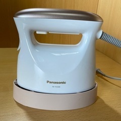 【美品】 Panasonic 衣類スチーマー NI-FS530