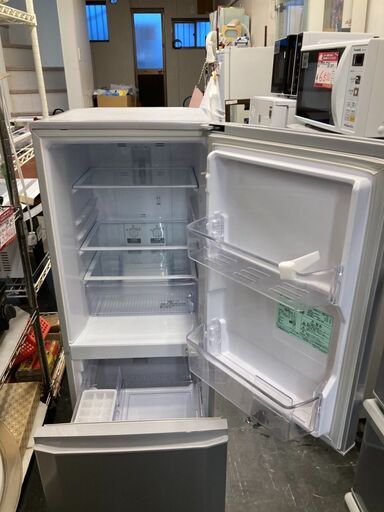 ☆中古￥16,500！【会員価格￥13,000】MITSUBISHI　146㍑2ドア冷蔵庫　家電　MR-P15D-S型　2018年製　幅48cmｘ奥行60cmｘ高さ121cm　【BE134】