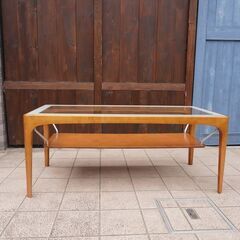 karimoku(カリモク家具)のdirettoreシリーズのガラステーブルです