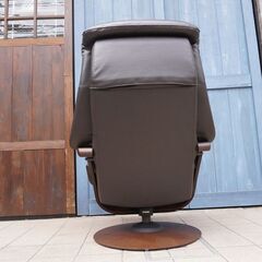 karimoku(カリモク家具)のTHE FIRST(ザ・ファースト) RU74 本革 リクライニングチェアー&オットマンです。北欧スタイルのレザーパーソナルチェアーはシアタールームなどにもおススメ♪CE133