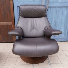 karimoku(カリモク家具)のTHE FIRST(ザ・ファースト) RU74 本革 リクライニングチェアー&オットマンです。北欧スタイルのレザーパーソナルチェアーはシアタールームなどにもおススメ♪CE133
