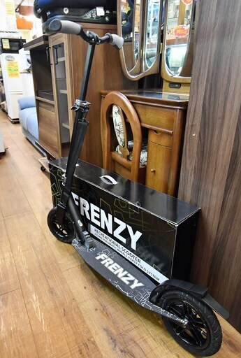 ●新品同様●おまけ付き！イギリス発　FRENZY フレンジー キックボード 大人用 折りたたみ式 FR205PP