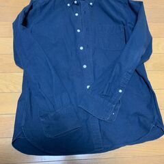 無印の紺色のシャツ1枚とHanes | ヘインズの灰色のシャツ1枚:サイズMの画像