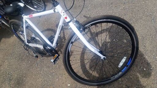 オシャレ自転車★クロスバイク★購入１ヶ月以内 壊れあり。修理できる人！