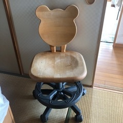 学習机用の椅子　回転式　くまの形　木製チェア　