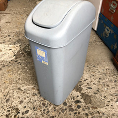 スイングゴミ箱　2.5ℓ ゴミ箱