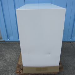 2022年製　未使用品　側面へこみあり　3枚扉書庫　ホワイト　ライオン製V840-07TS