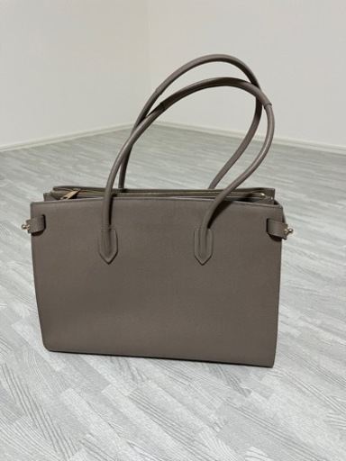 美品　FURLA トートバッグ　A4