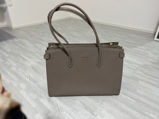 美品　FURLA トートバッグ　A4