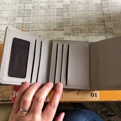 小さめサイズの財布です。