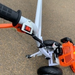 タイヤ付エンジン草刈機 手押し草刈り機　らくらく作業　最強52cc 新品チップソーおまけ付