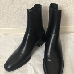 ［値下げ］【美品】ZARA フラットアンクルブーツ　黒　レディー...