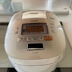 東芝　TOSHIBA 炊飯器　5.5合　RC-10VQF 