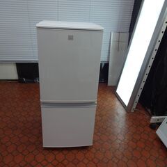 ID 020641 冷蔵庫 2ドア シャープ 137L 2017年製 SJ-14E5-KW