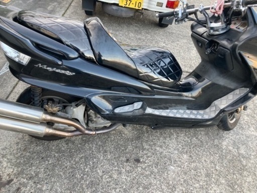 マジェスティ250 C型 マジェC SG03J用　ワンオフ？社外シート中古 マジェ マジェスティ250 C型 マジェC SG03J用 ワンオフ？社外シート