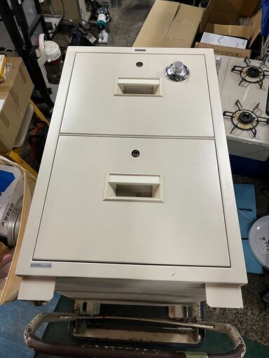 $　【引取限定】コクヨ　耐火金庫　キャビネットタイプ　2段　鍵付属　06年10月製造　P-1TKS　KOKUYO