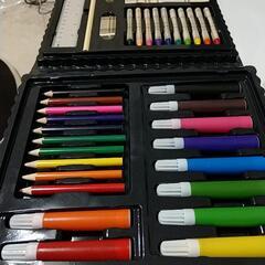 色鉛筆、色ペン等のセット