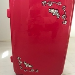ショッキングピンク　スーツケース　２、3泊用　中古品