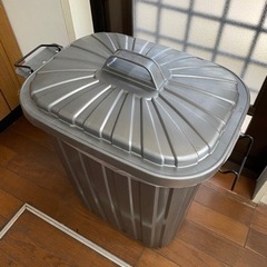 【無料】期間限定掲載　プラスチック製ゴミ箱