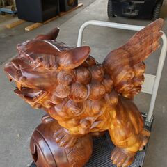 木彫り　獅子　H77ｘW37xL79cm  