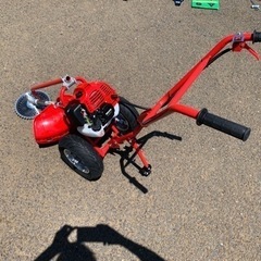 タイヤ付エンジン草刈機 手押し草刈り機　らくらく作業　最強42.7.cc 新品チップソーおまけ付