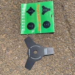 タイヤ付エンジン草刈機 手押し草刈り機　らくらく作業　最強42.7.cc 新品チップソーおまけ付